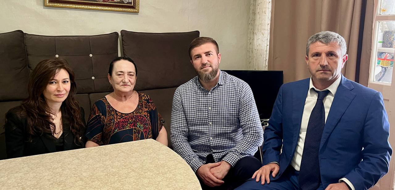 Руководство Минприроды РД навестило маму участника СВО
